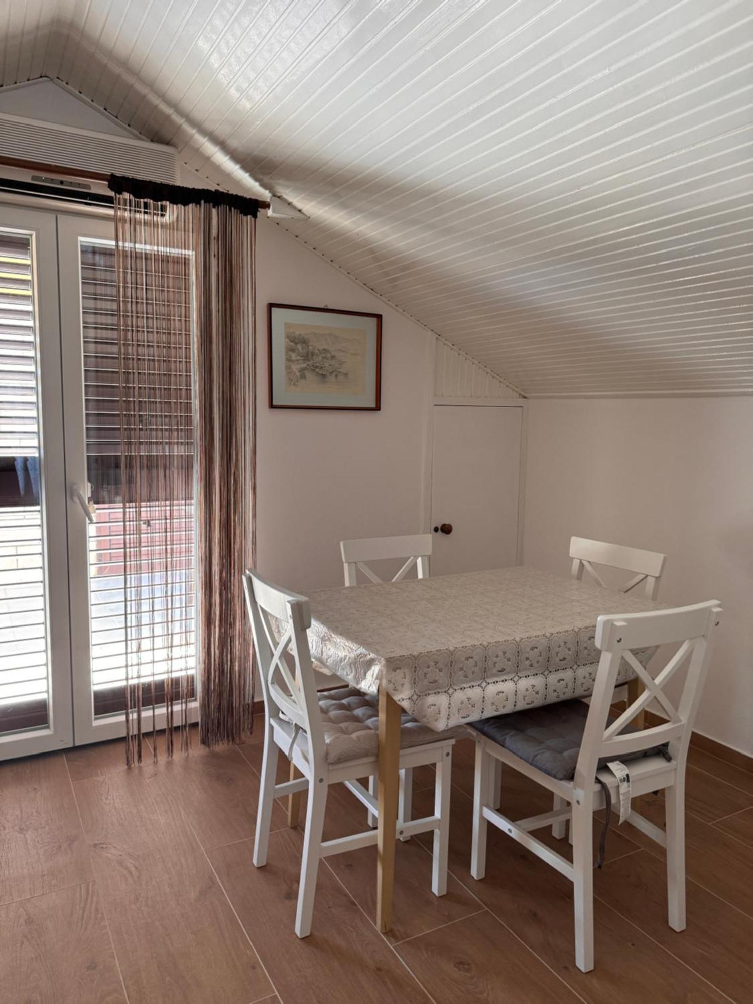 Apartmani Fides Lumbarda Bilik gambar