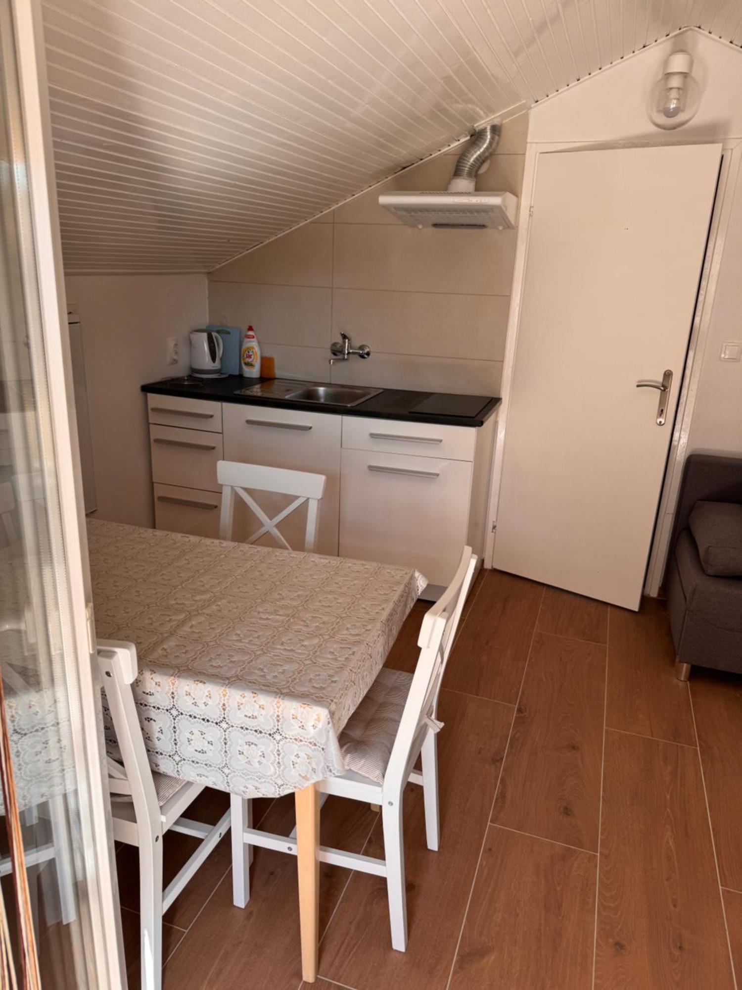 Apartmani Fides Lumbarda Bilik gambar