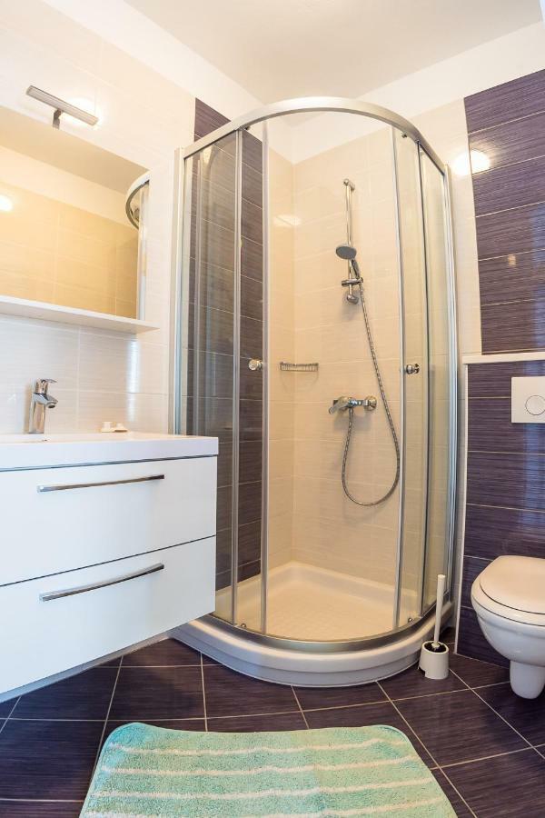 Apartmani Fides Lumbarda Bilik gambar